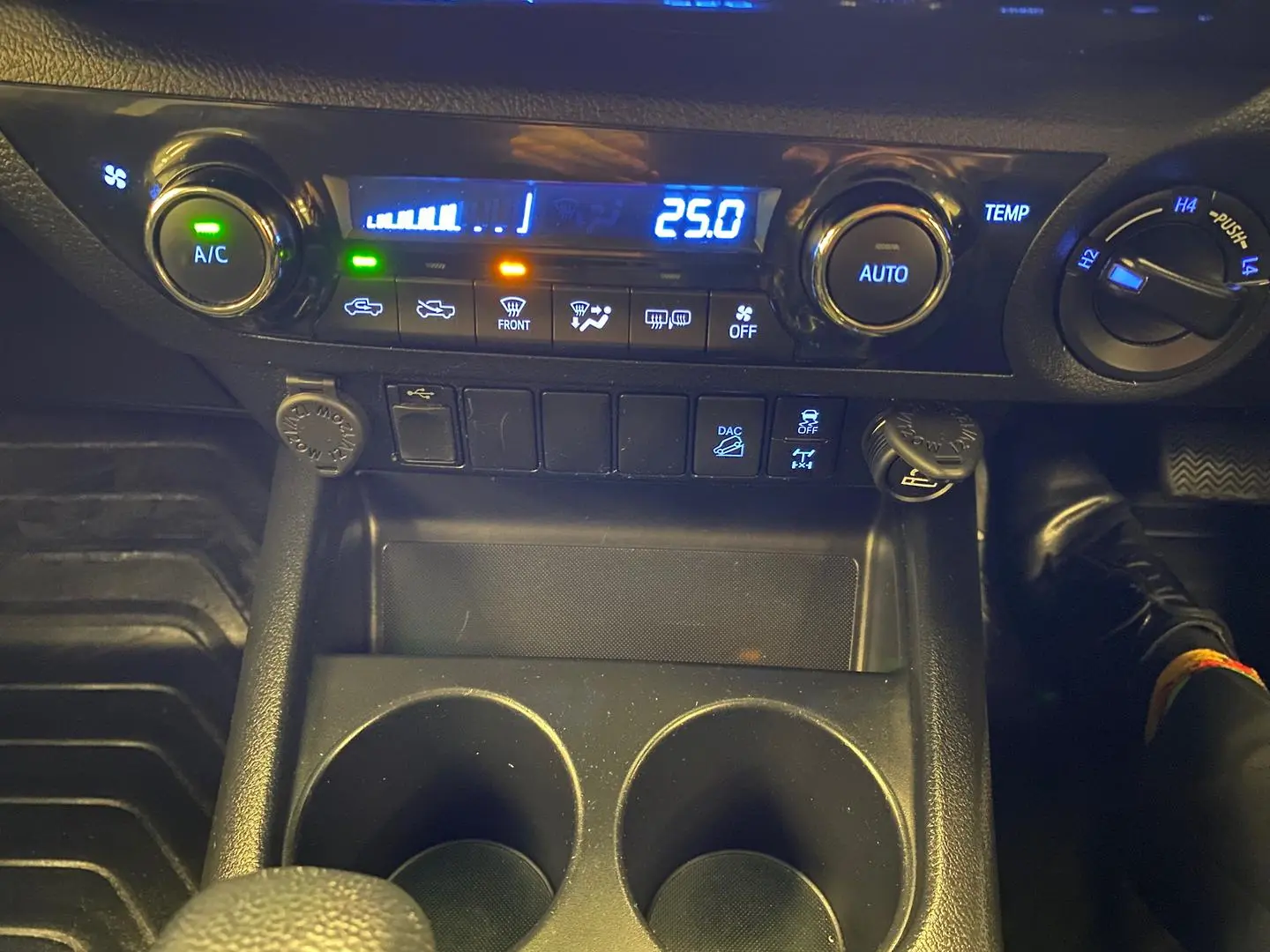 2020 Toyota Hilux Gallery Image 28