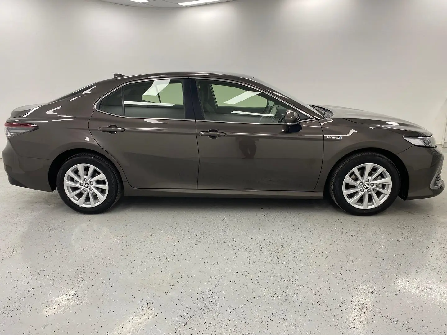 2023 Toyota Camry Gallery Image 2