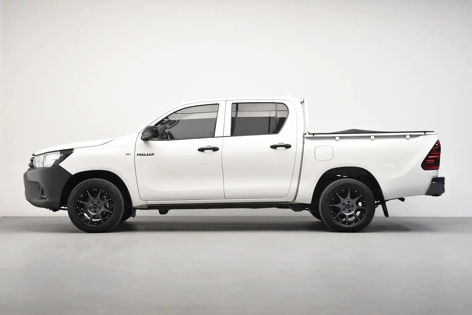 2021 Toyota Hilux Gallery Image 4