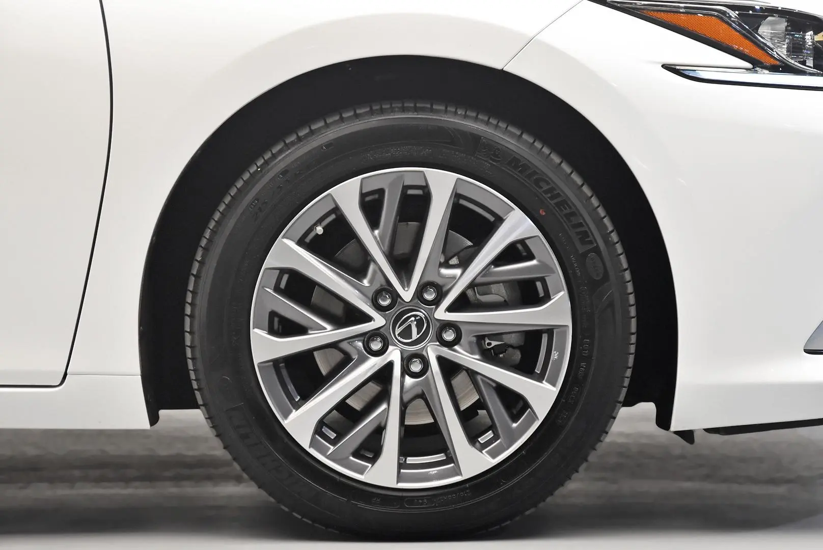 2022 Lexus ES Gallery Image 23