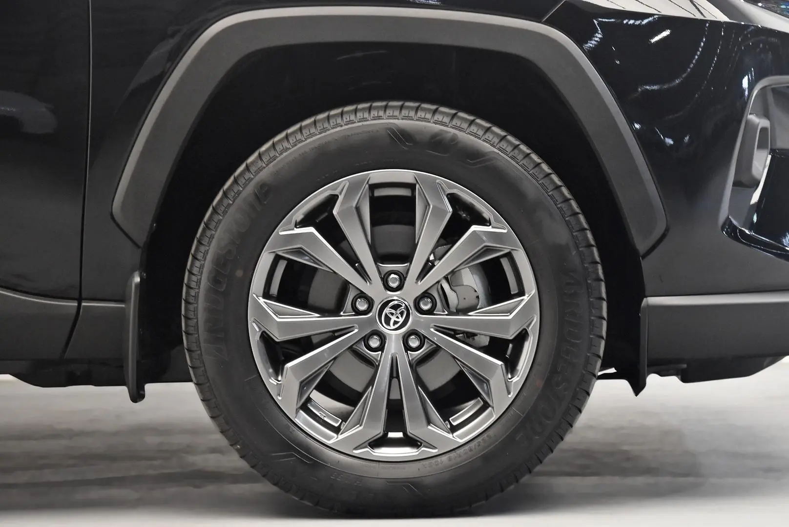 2025 Toyota RAV4 Gallery Image 24