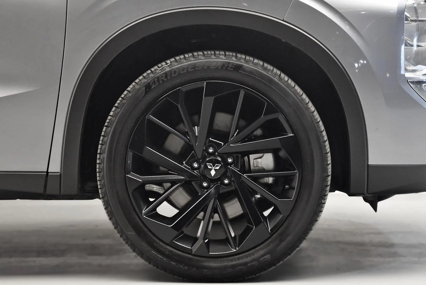 2023 Mitsubishi Outlander Gallery Image 24