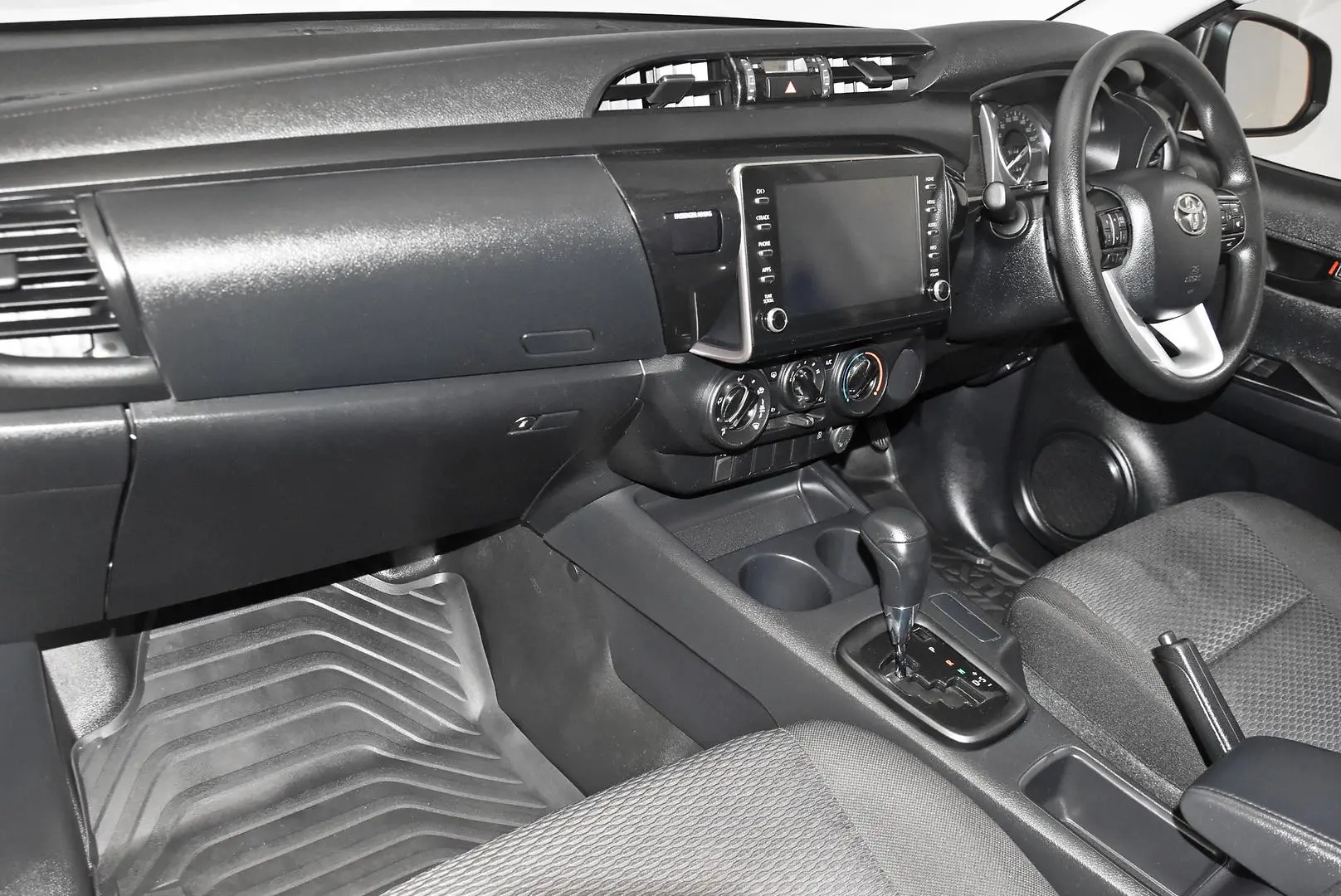 2021 Toyota Hilux Gallery Image 16