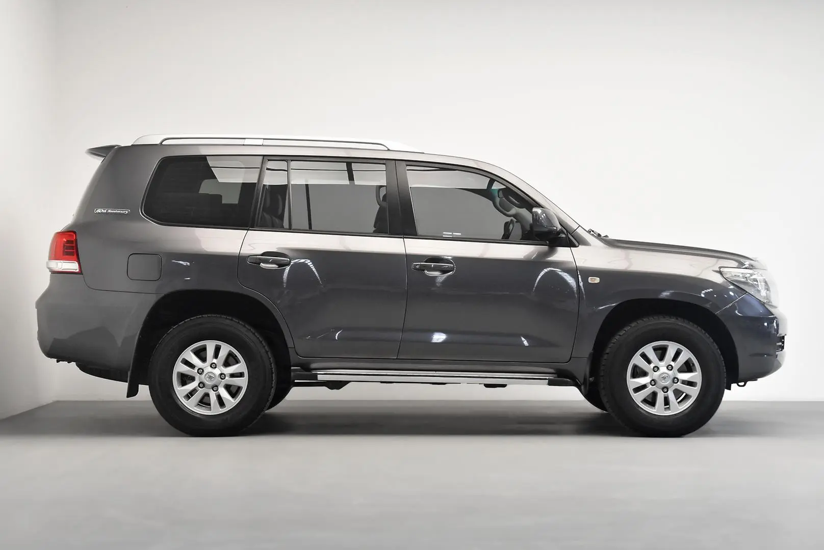 2010 Toyota Landcruiser Gallery Image 3