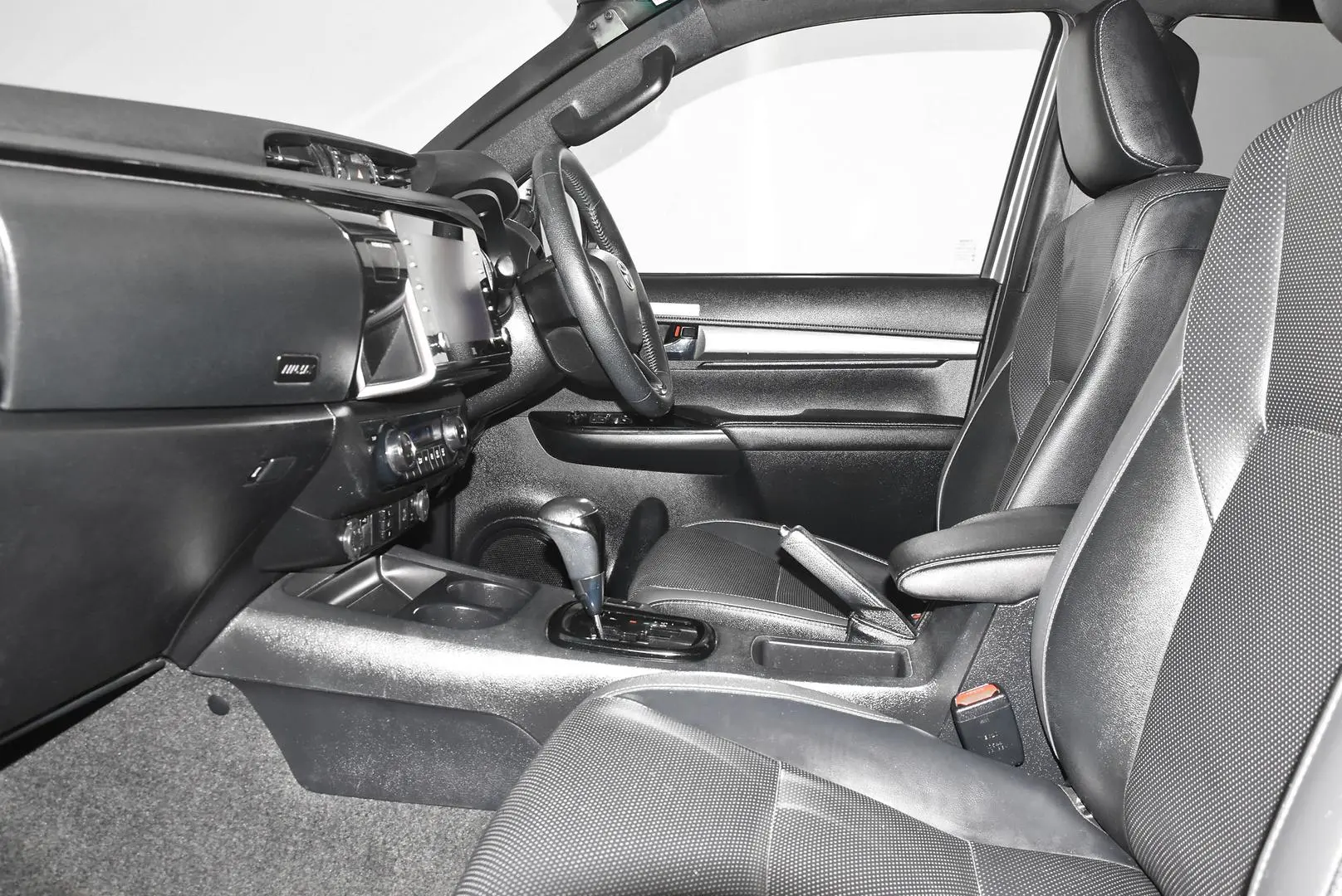 2022 Toyota Hilux Gallery Image 17