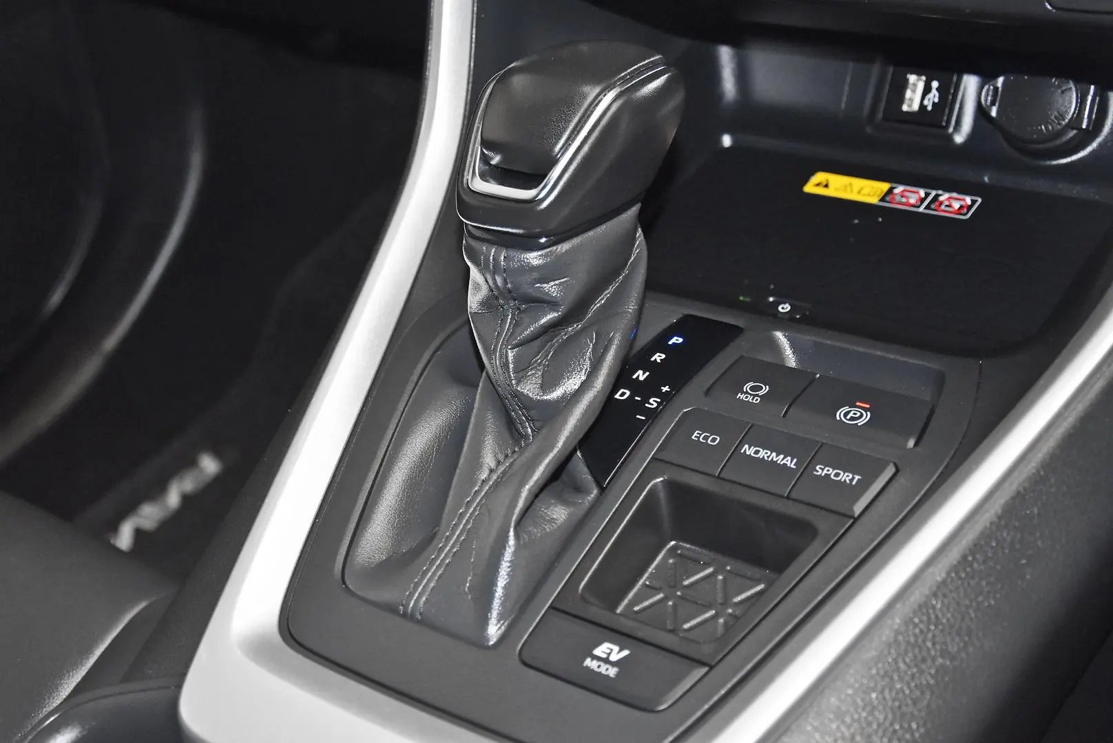 2024 Toyota RAV4 Gallery Image 14