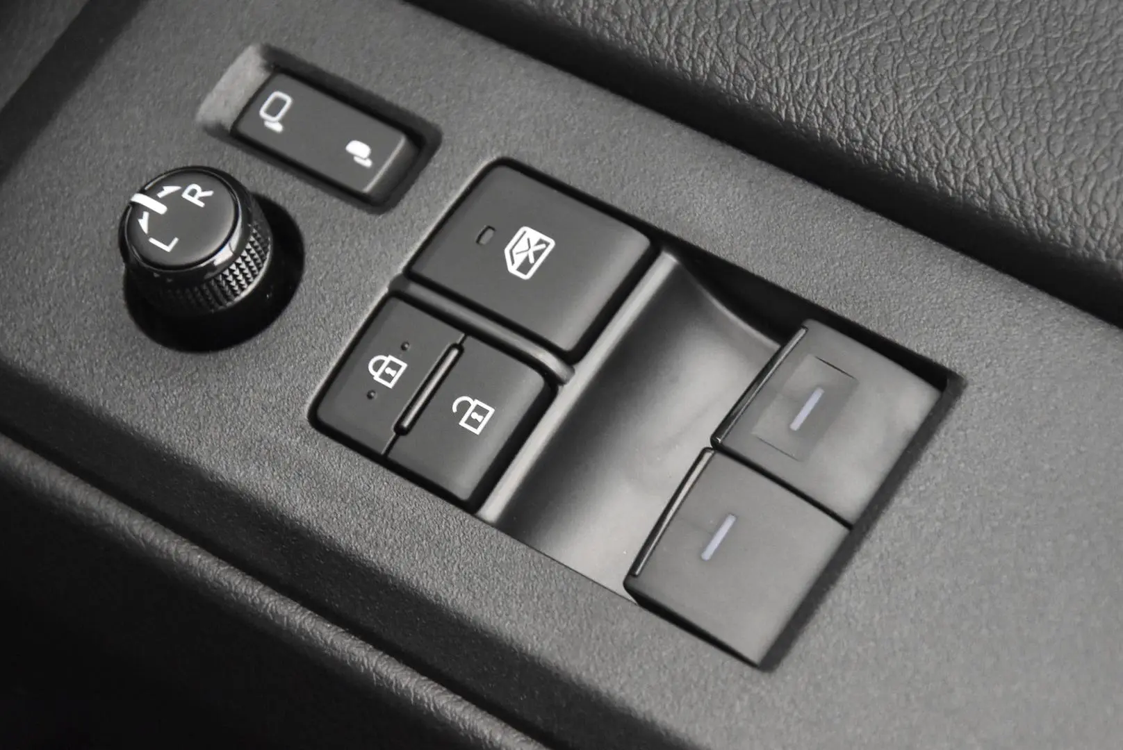 2025 Toyota Hiace Gallery Image 9