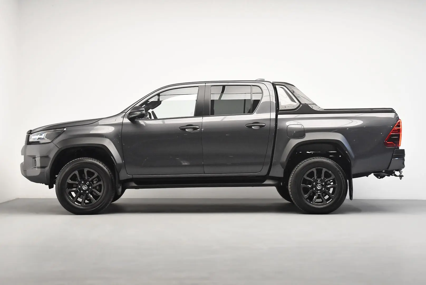 2024 Toyota Hilux Gallery Image 4