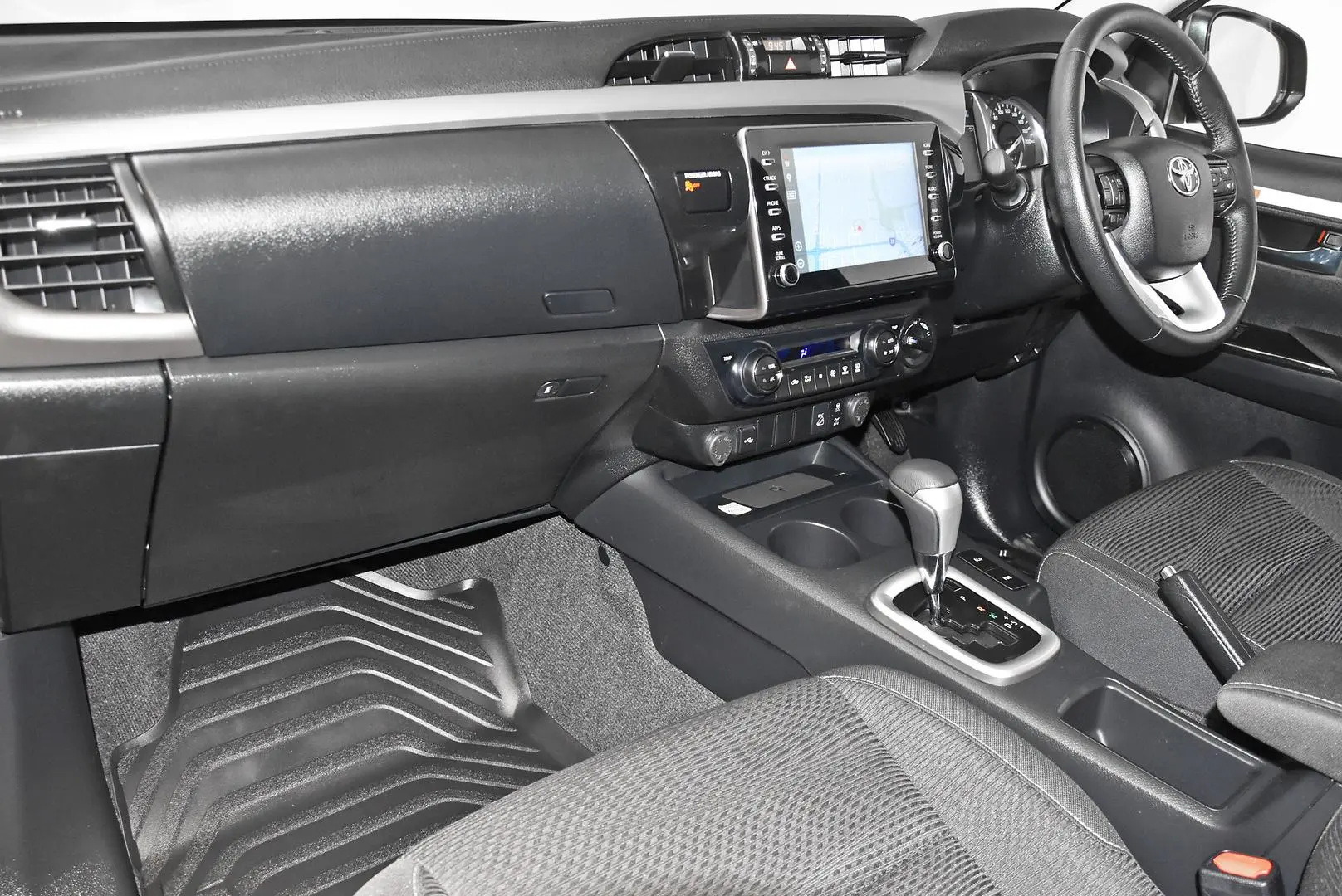 2024 Toyota Hilux Gallery Image 16