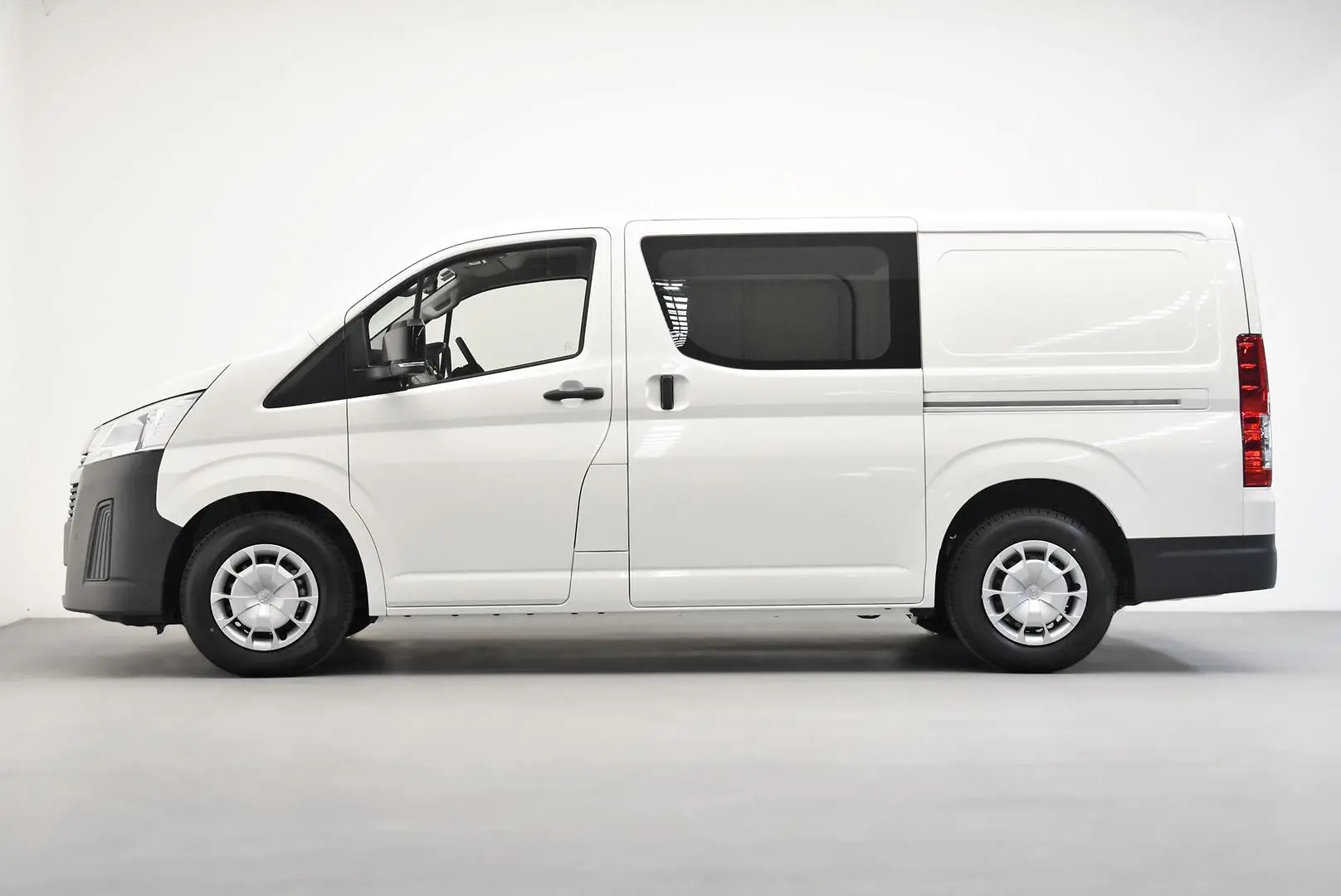 2025 Toyota Hiace Gallery Image 4