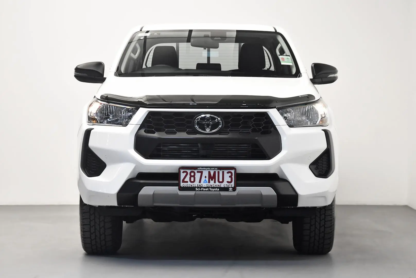 2025 Toyota Hilux Gallery Image 2
