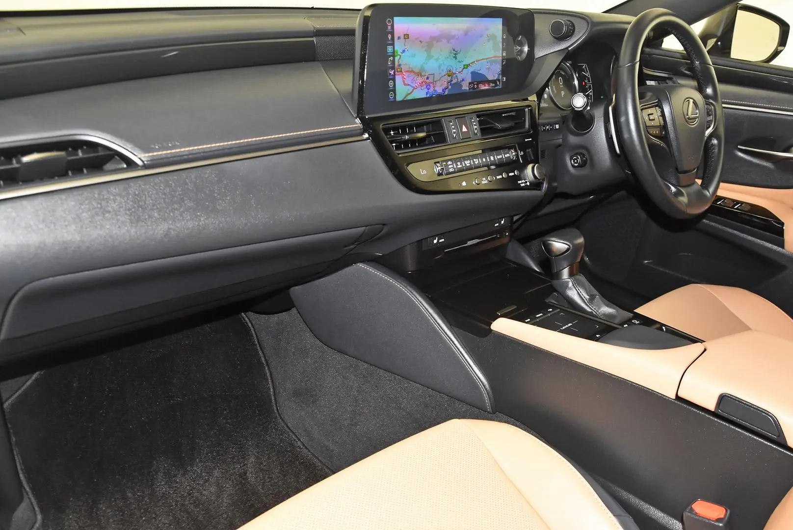 2022 Lexus ES Gallery Image 16