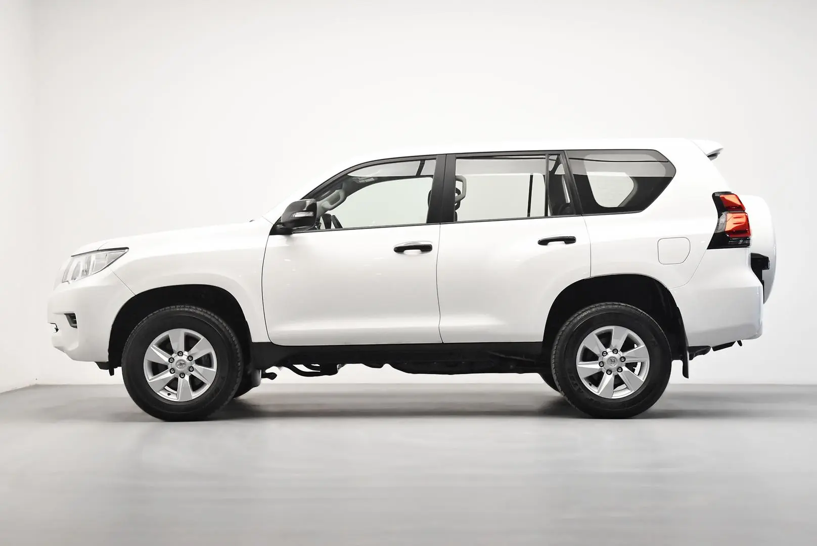 2023 Toyota Landcruiser Prado Gallery Image 4