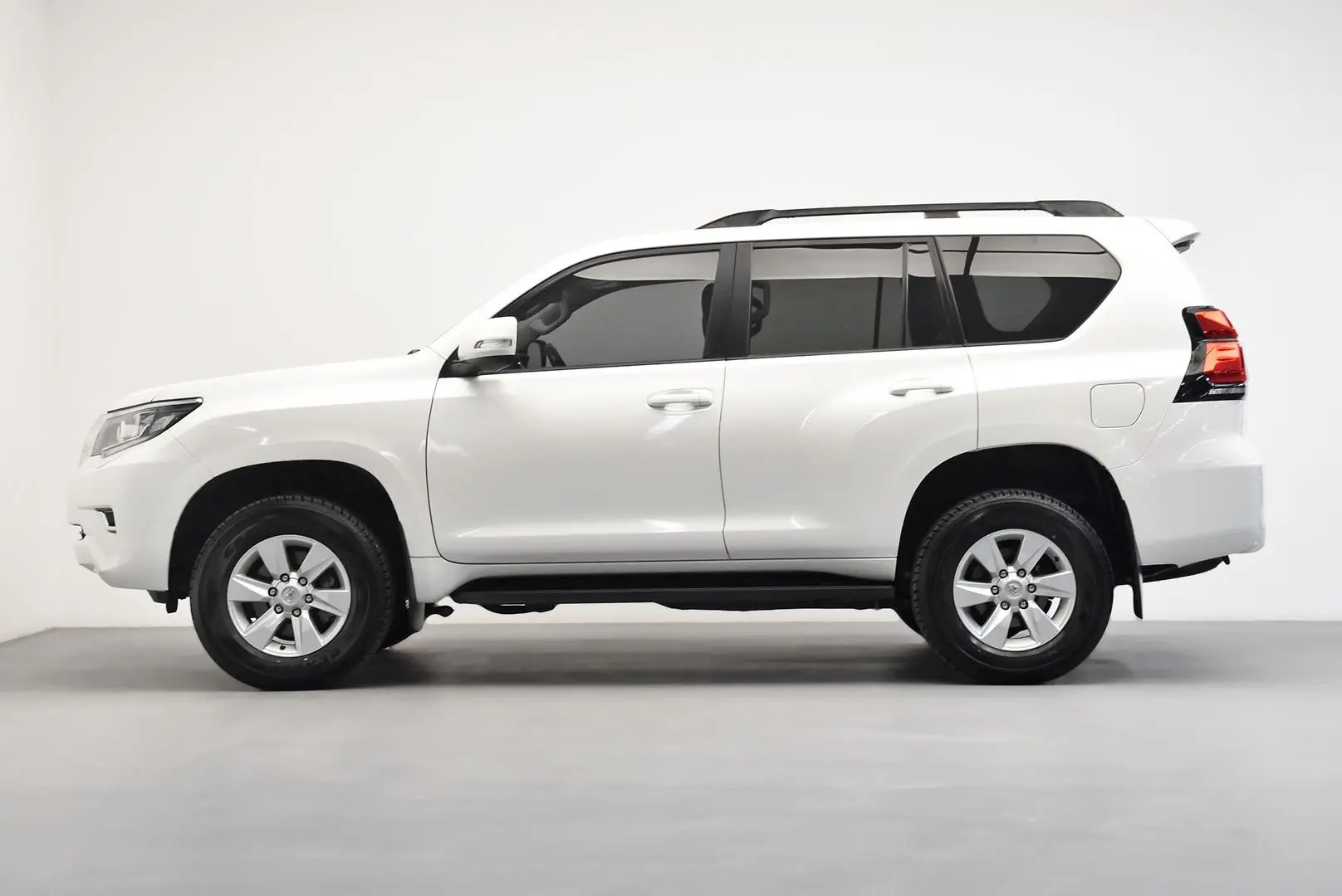 2020 Toyota Landcruiser Prado Gallery Image 4