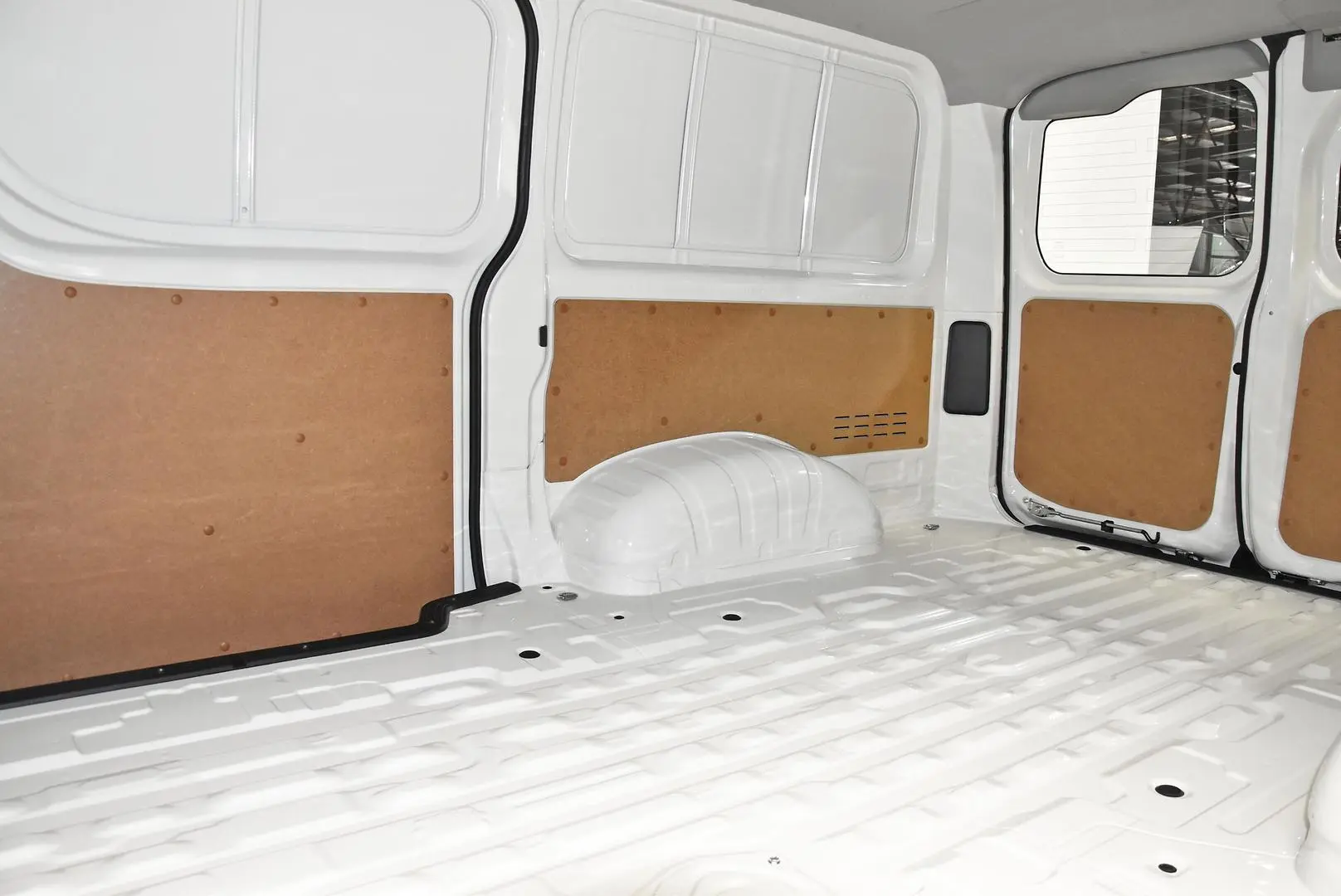 2025 Toyota Hiace Gallery Image 21