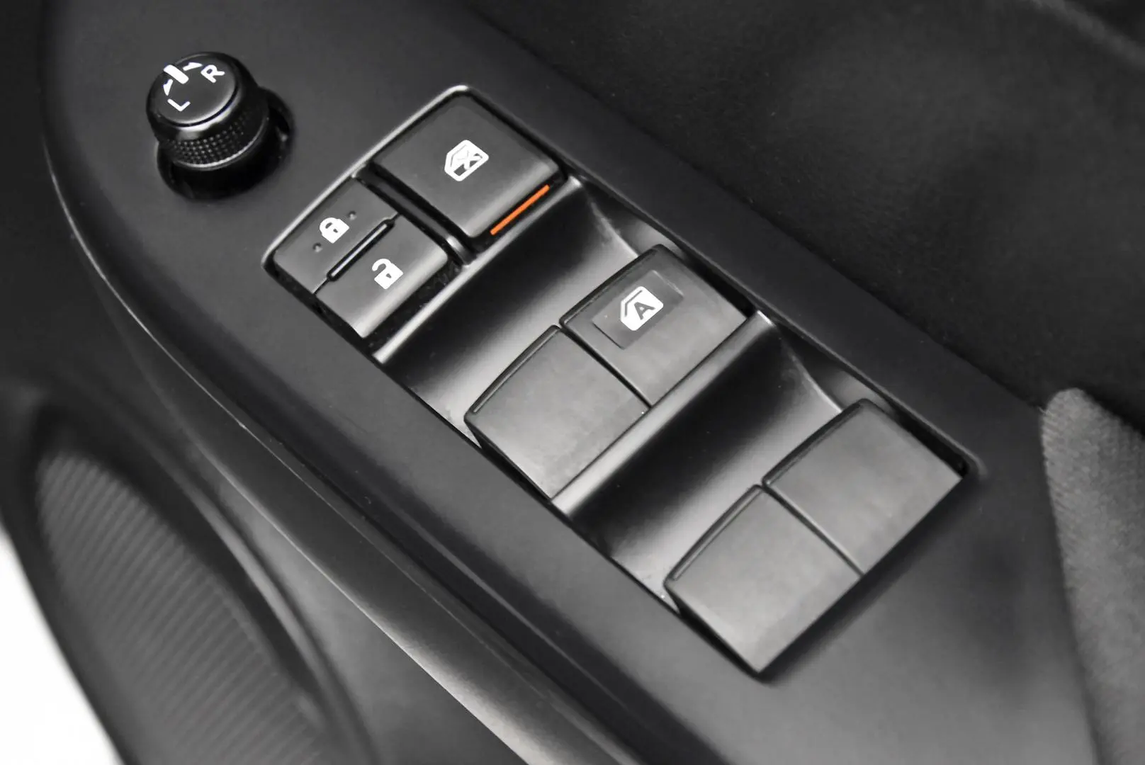 2021 Toyota Hilux Gallery Image 9