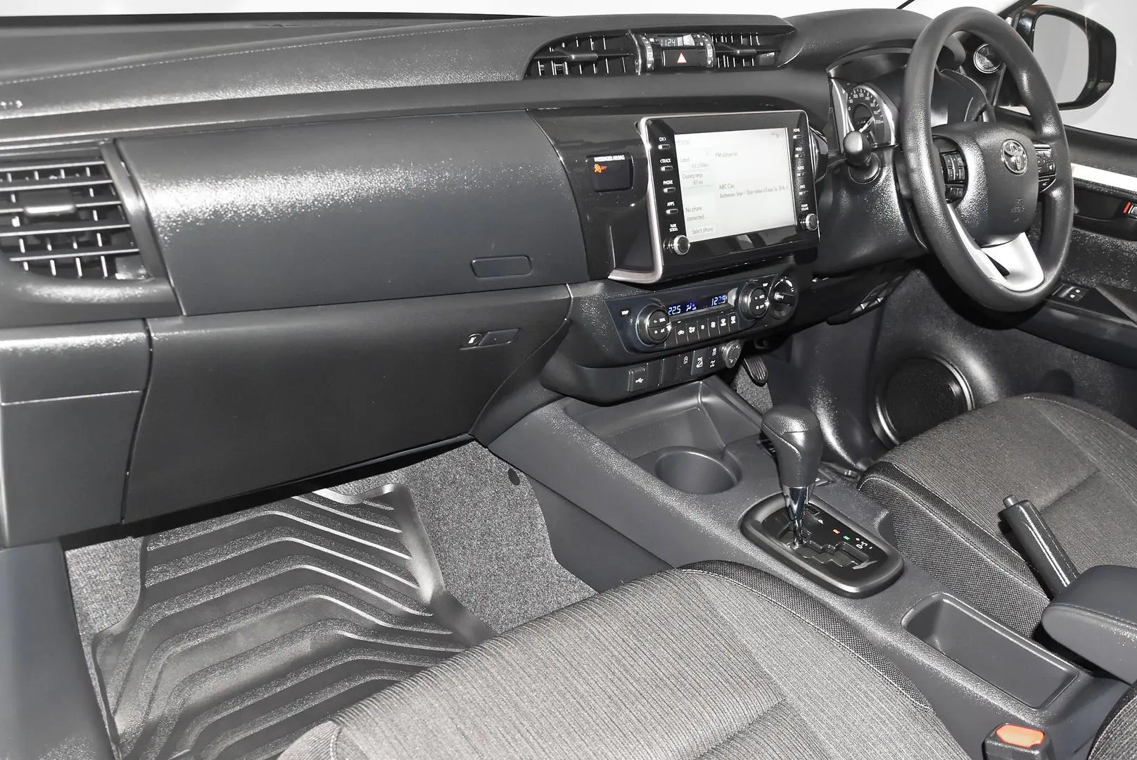 2025 Toyota Hilux Gallery Image 17