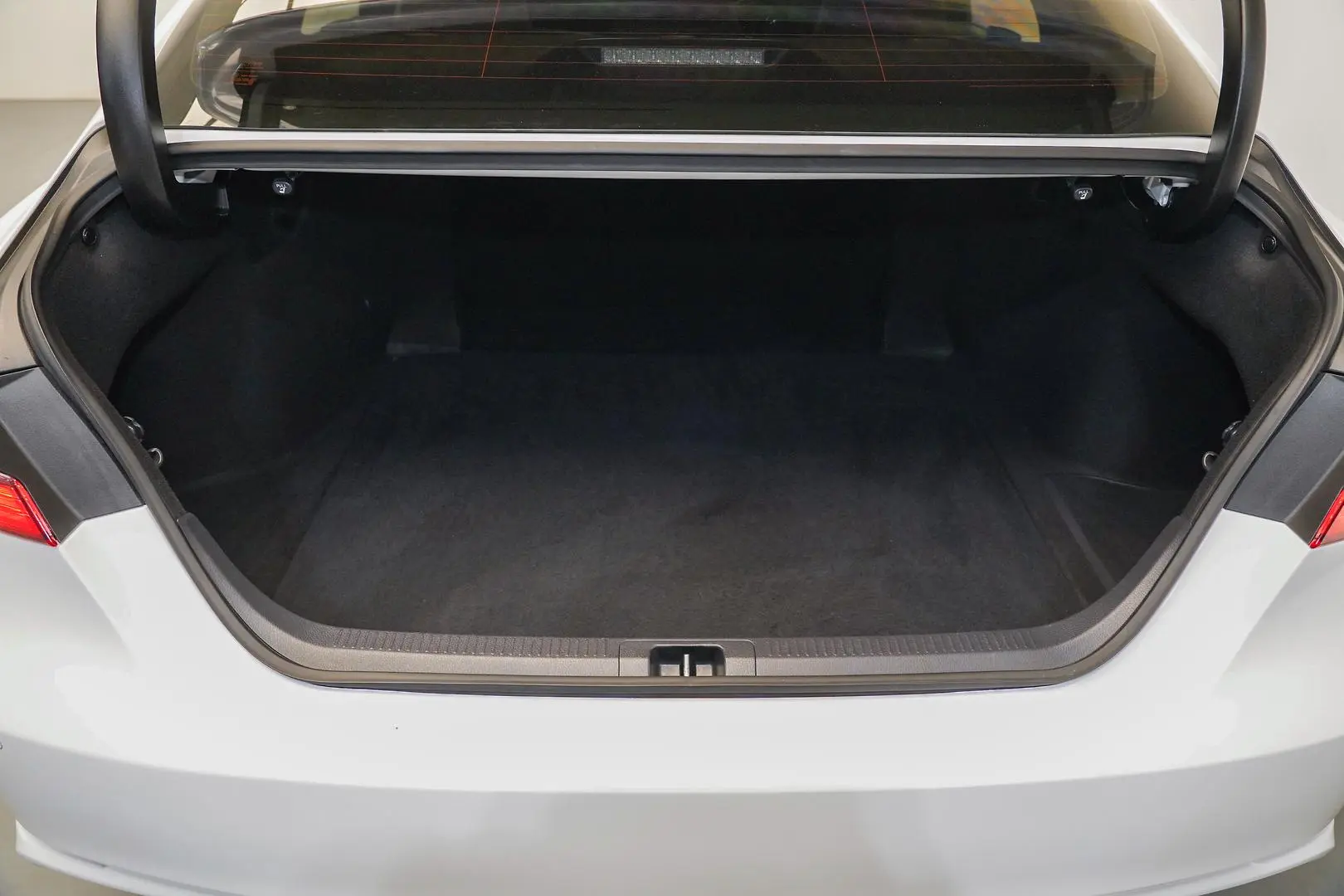 2022 Toyota Camry Gallery Image 8