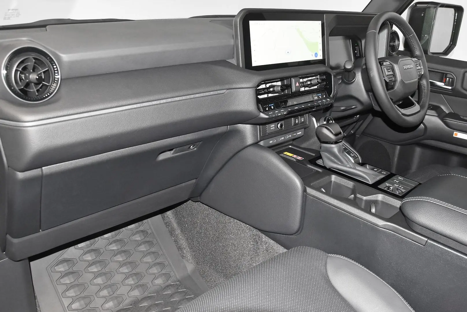 2025 Toyota Landcruiser Prado Gallery Image 15