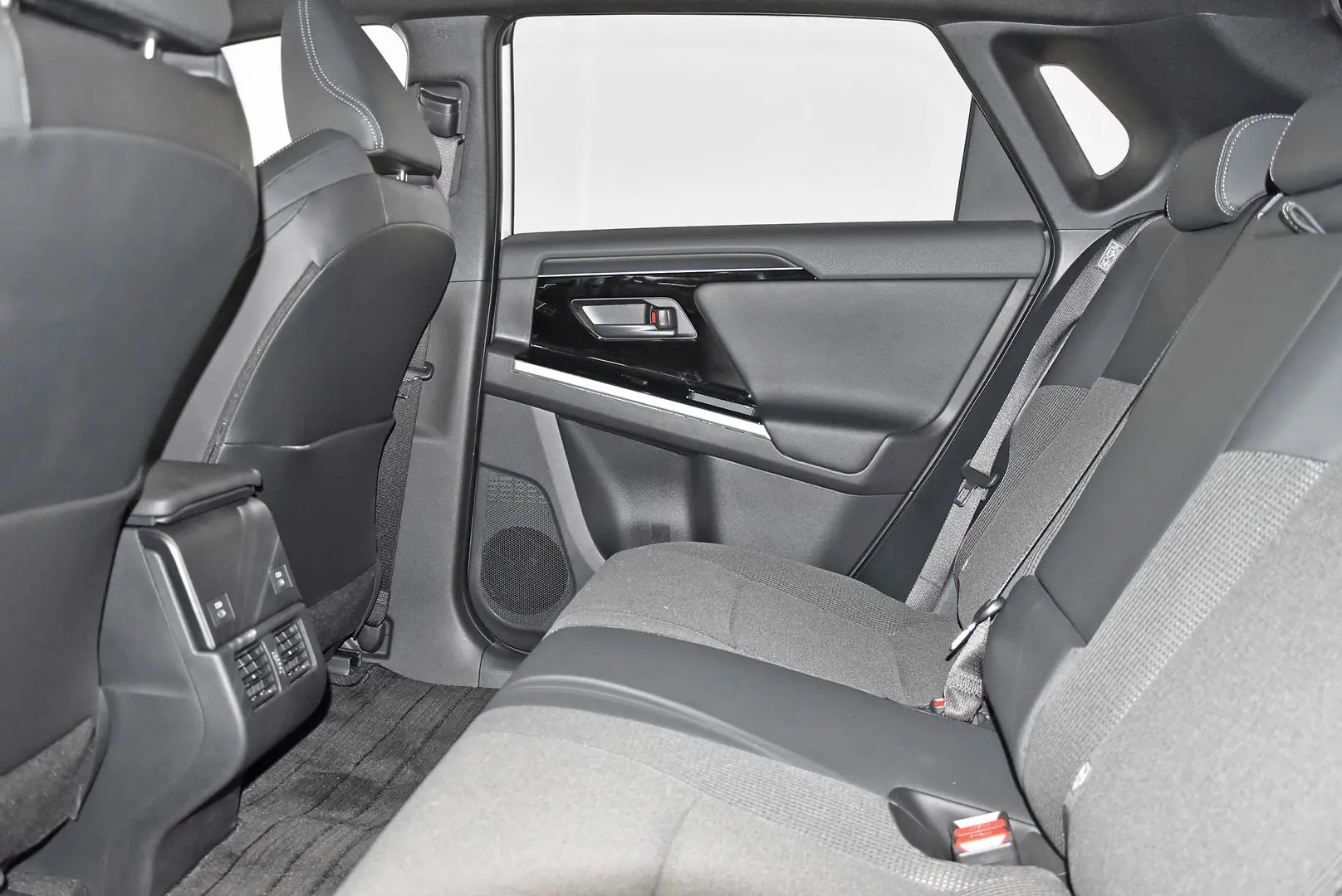 2024 Toyota bZ4X Gallery Image 18