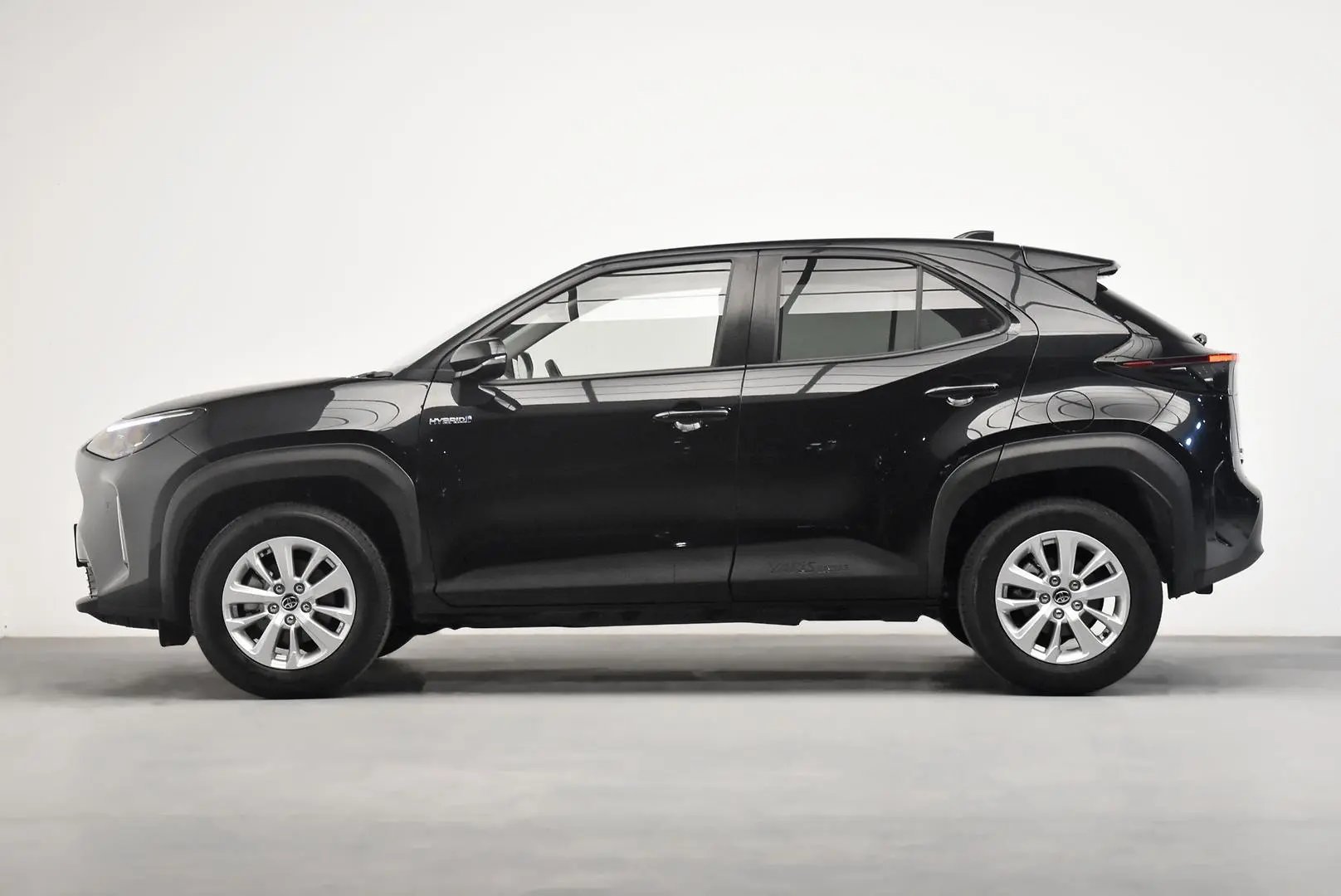 2022 Toyota Yaris Cross Gallery Image 4