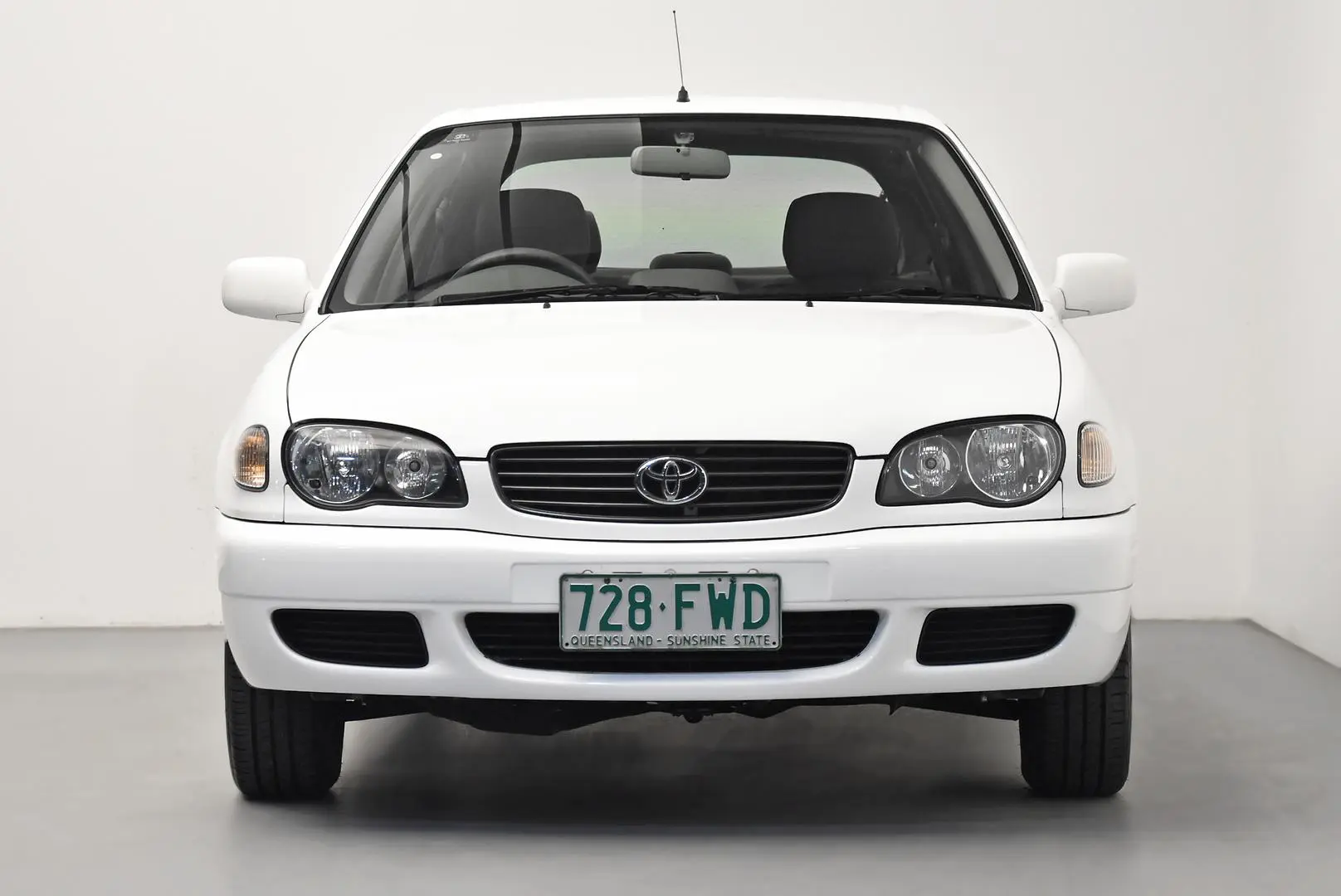 2000 Toyota Corolla Gallery Image 2