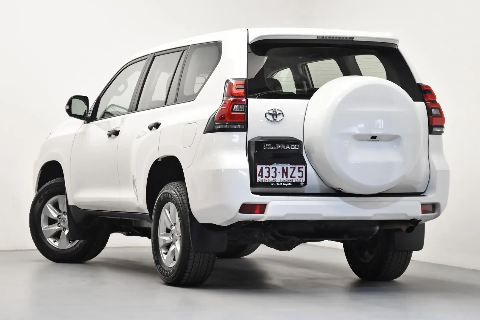 2023 Toyota Landcruiser Prado Gallery Image 5