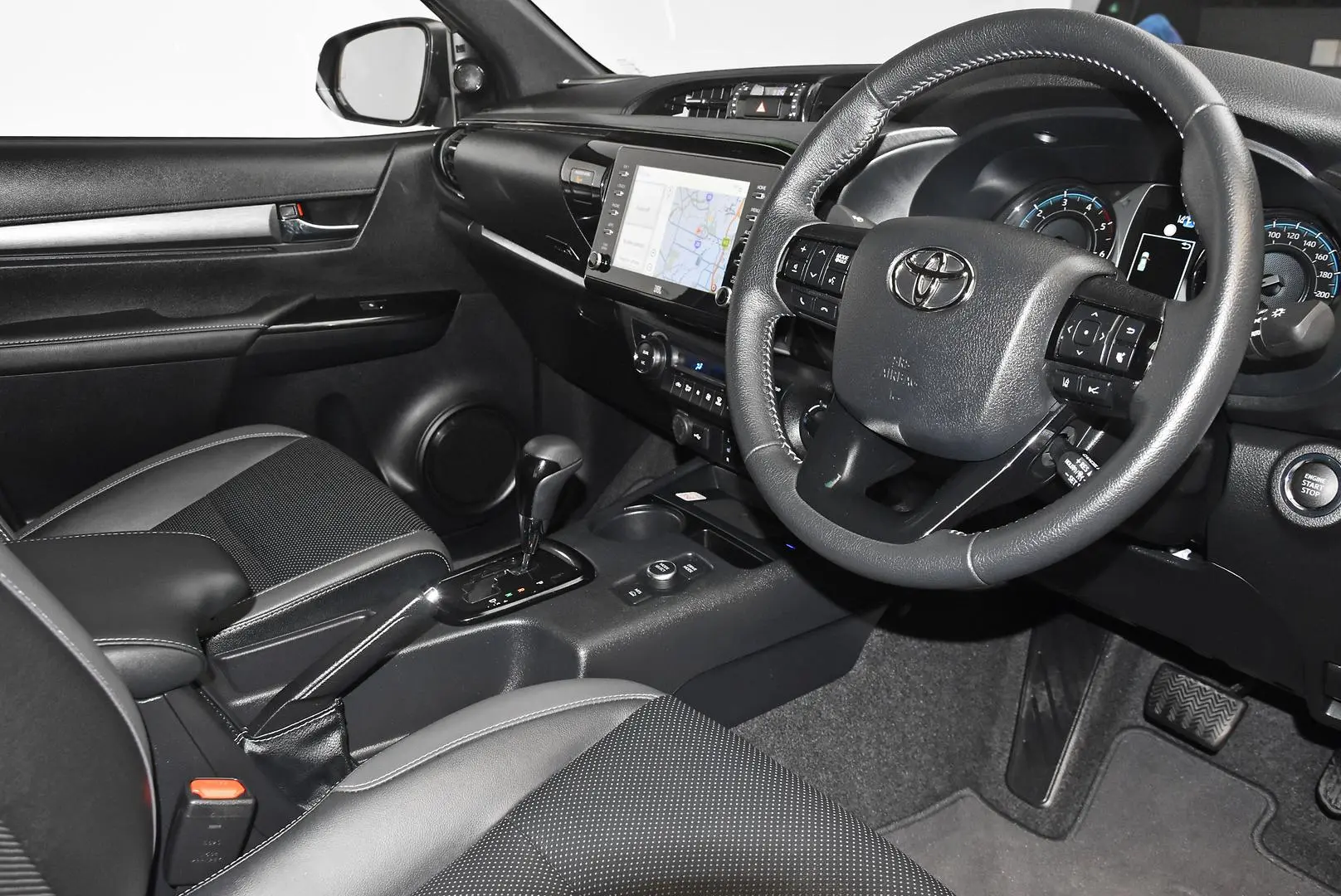 2024 Toyota Hilux Gallery Image 8