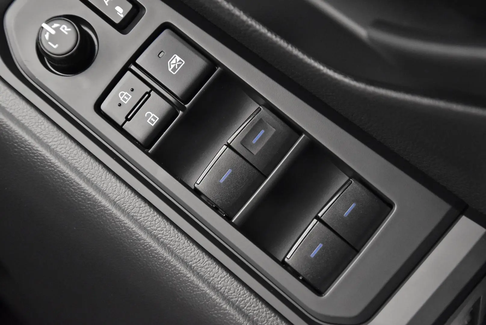 2023 Toyota Landcruiser Gallery Image 8