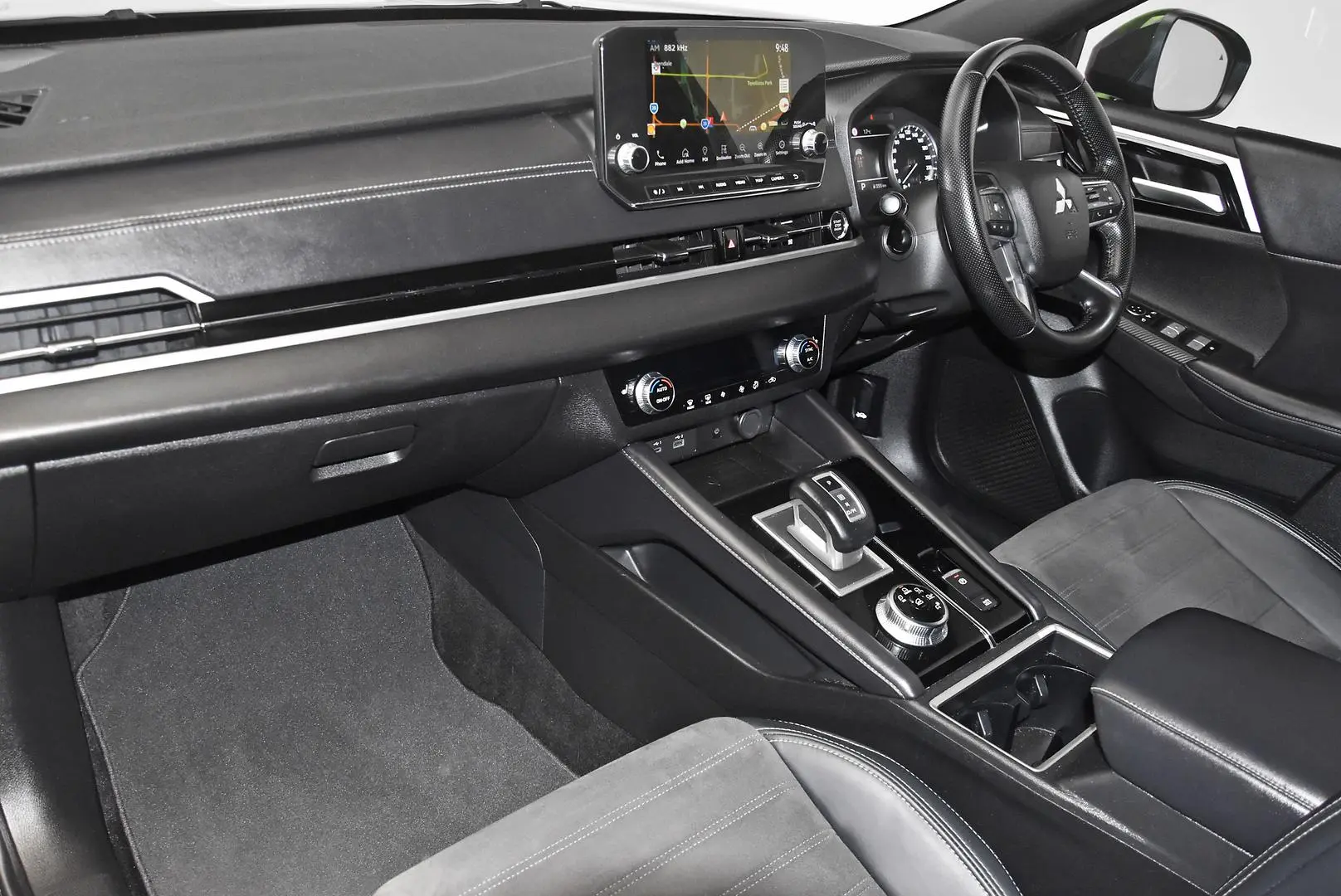 2023 Mitsubishi Outlander Gallery Image 17