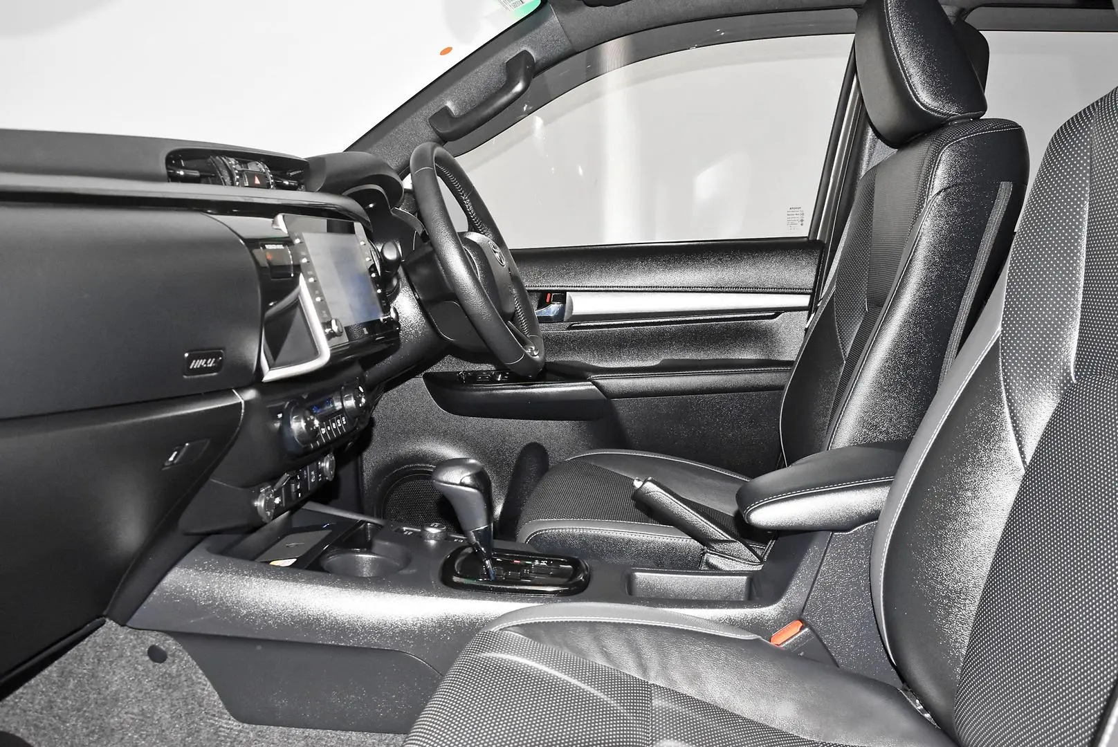 2024 Toyota Hilux Gallery Image 18