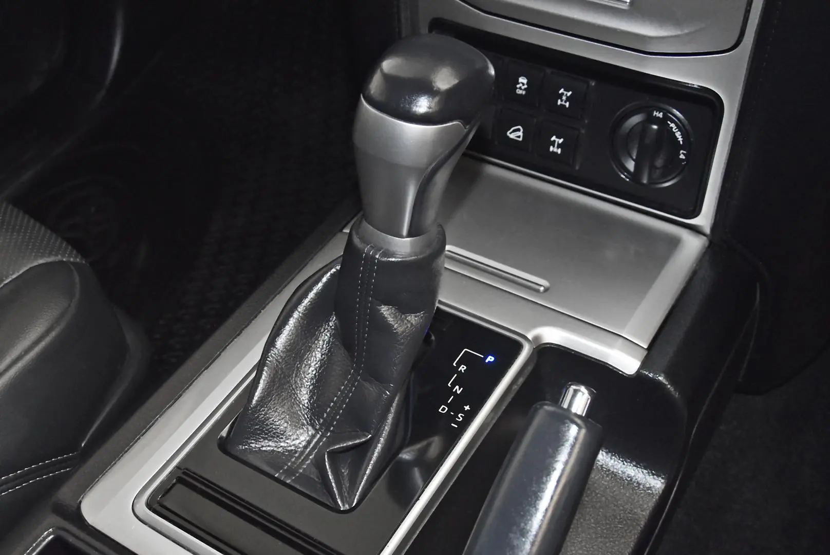 2020 Toyota Landcruiser Prado Gallery Image 12