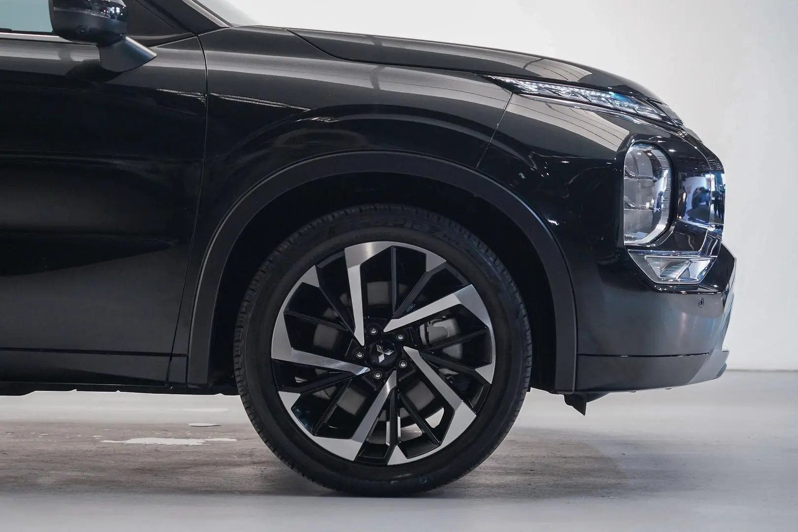 2023 Mitsubishi Outlander Gallery Image 7