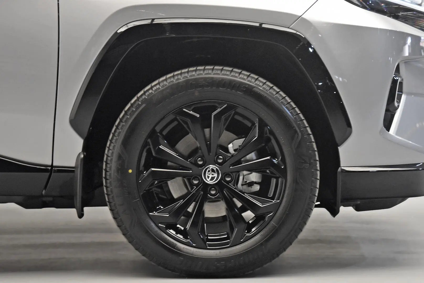 2025 Toyota RAV4 Gallery Image 24