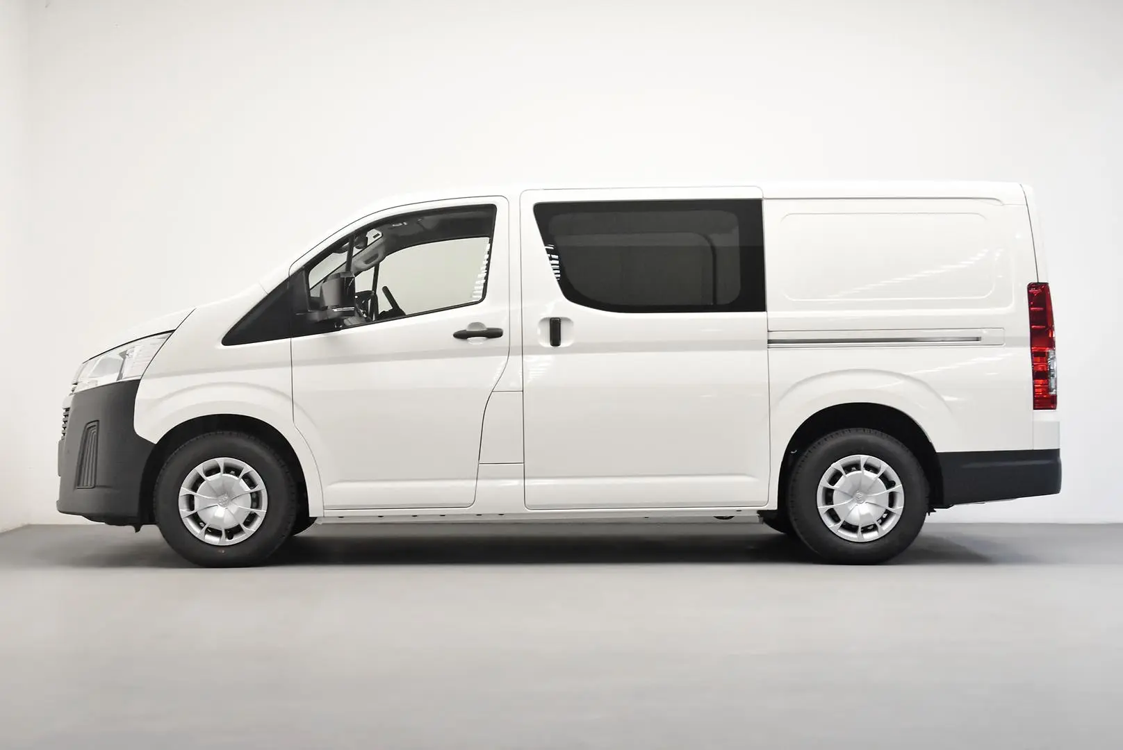 2025 Toyota Hiace Gallery Image 4