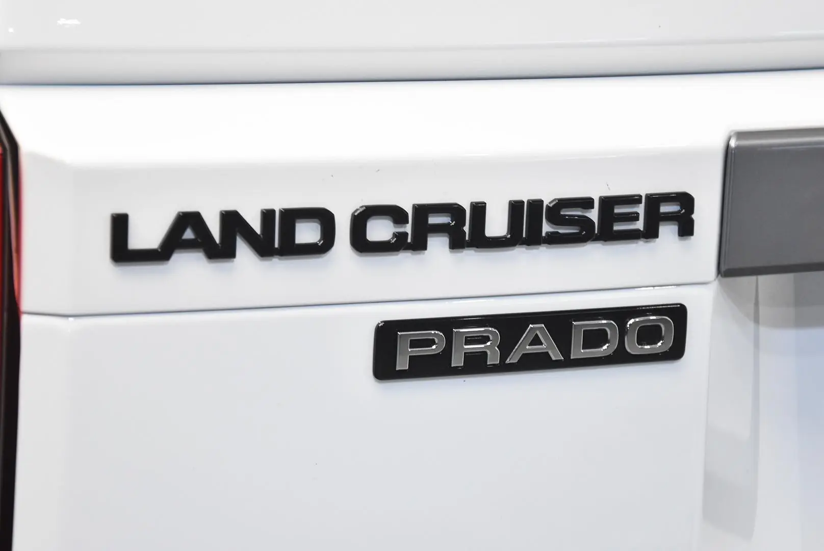 2025 Toyota Landcruiser Prado Gallery Image 7