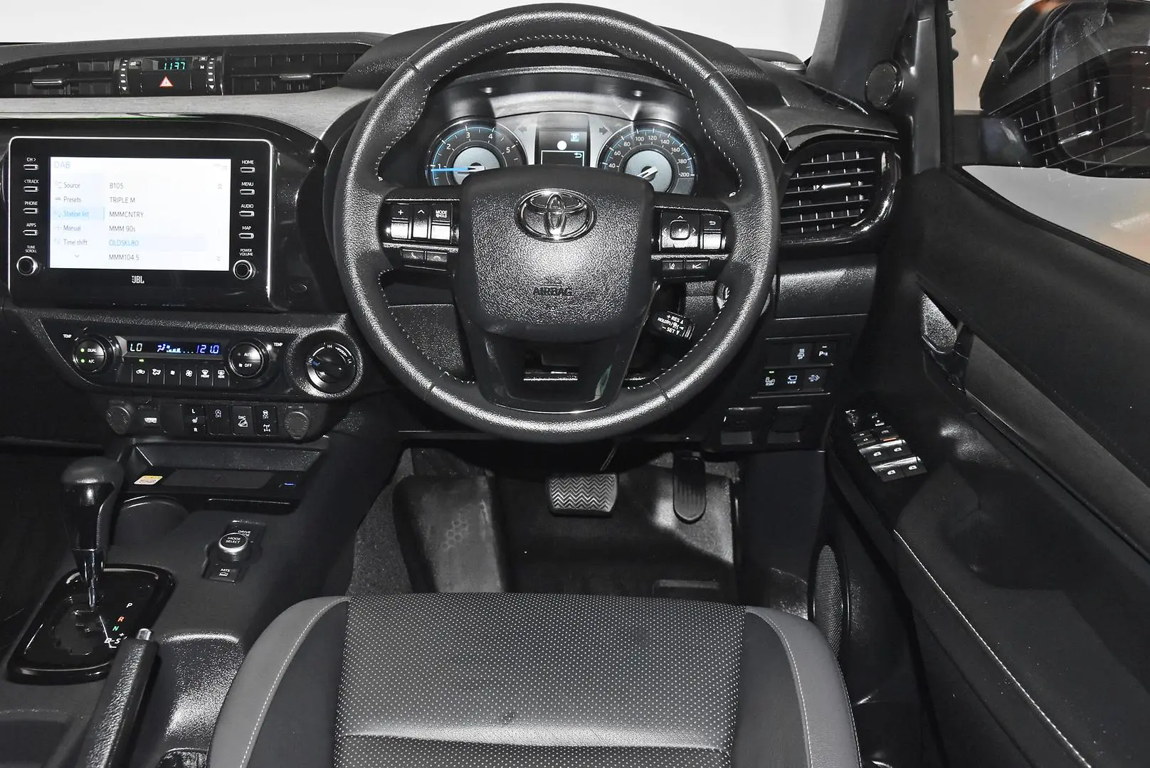 2024 Toyota Hilux Gallery Image 15