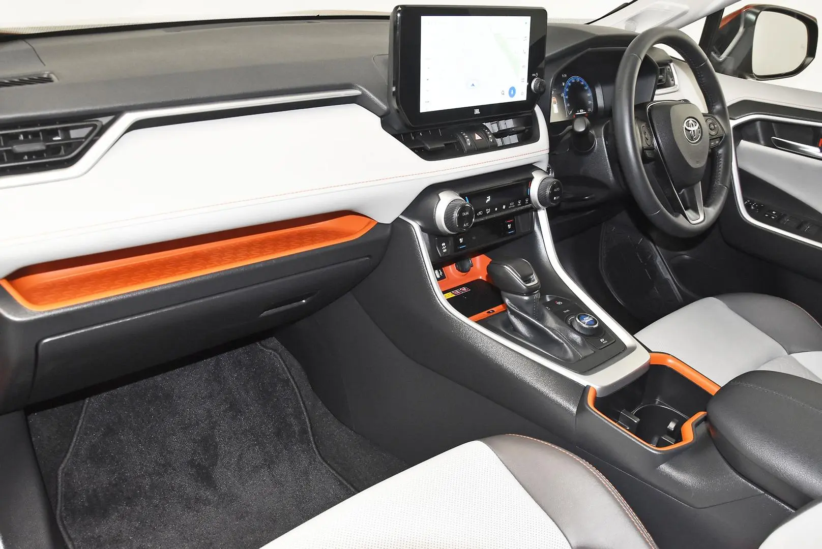 2024 Toyota RAV4 Gallery Image 17