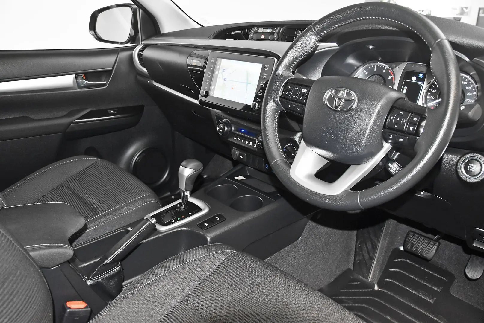 2024 Toyota Hilux Gallery Image 8