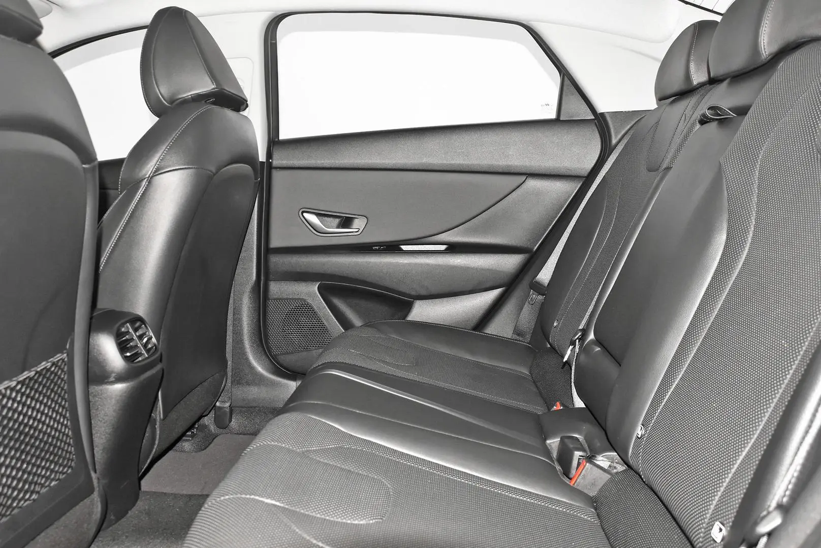 2021 Hyundai i30 Gallery Image 18