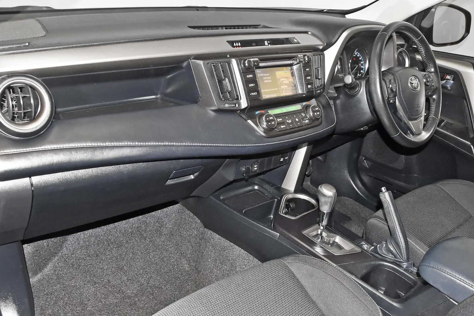2018 Toyota RAV4 Gallery Image 16