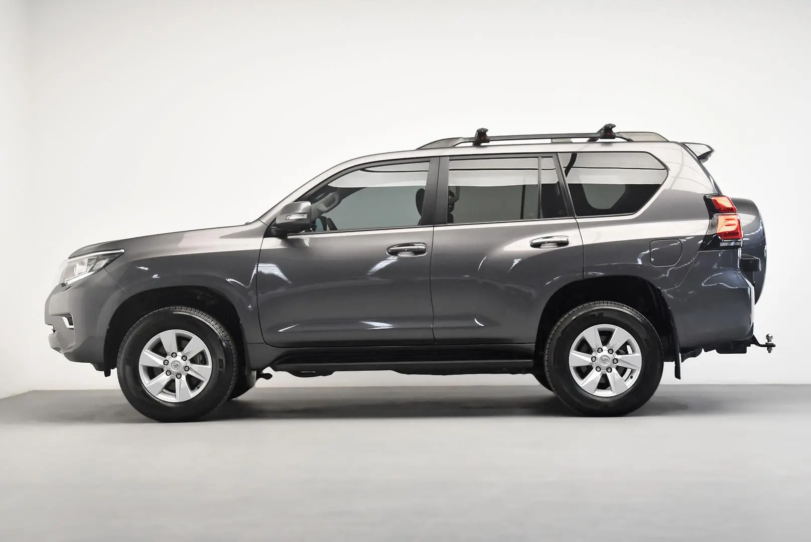 2021 Toyota Landcruiser Prado Gallery Image 4