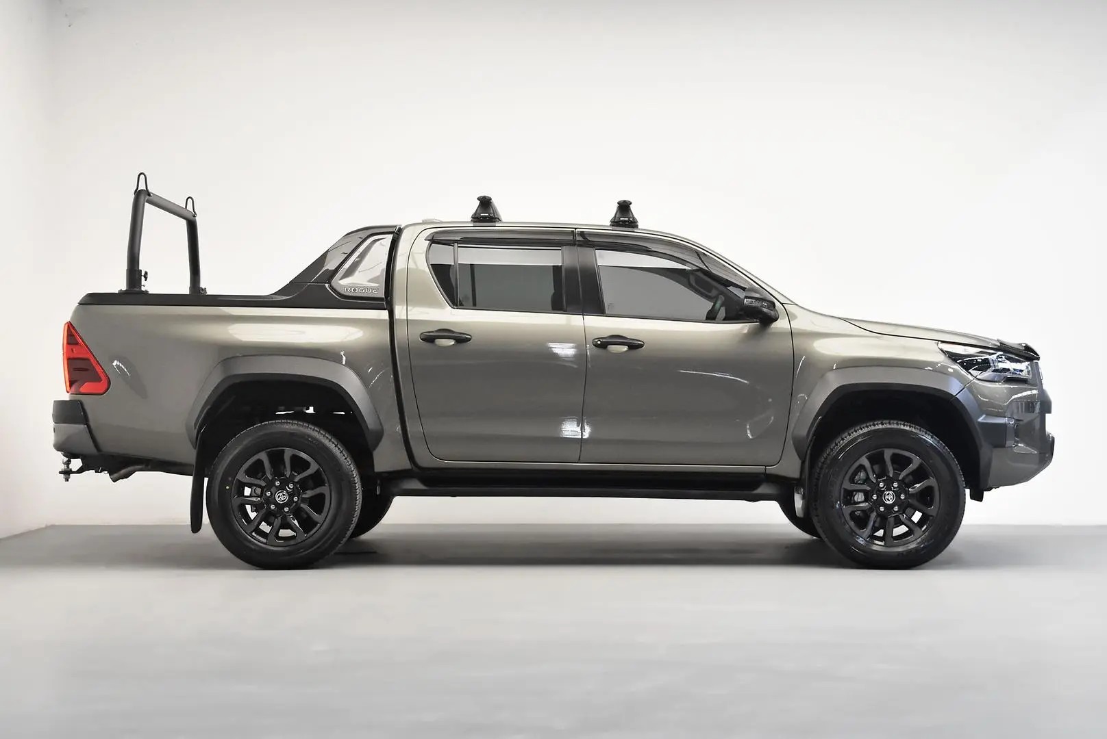 2024 Toyota Hilux Gallery Image 3