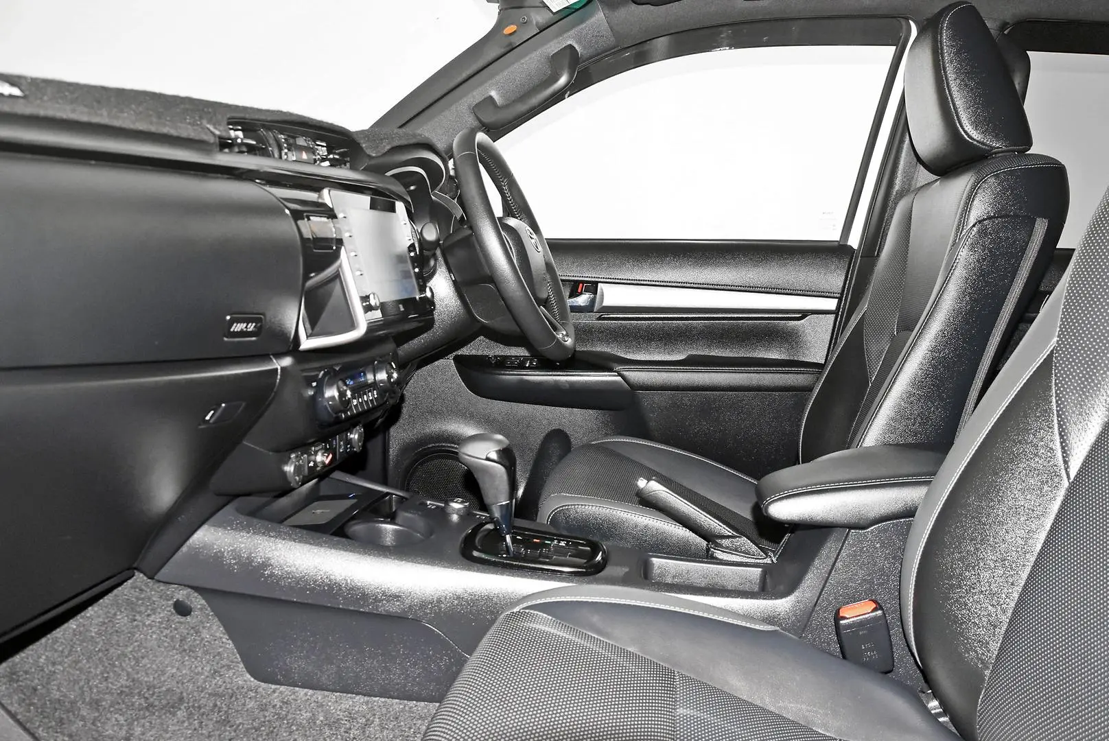 2024 Toyota Hilux Gallery Image 18