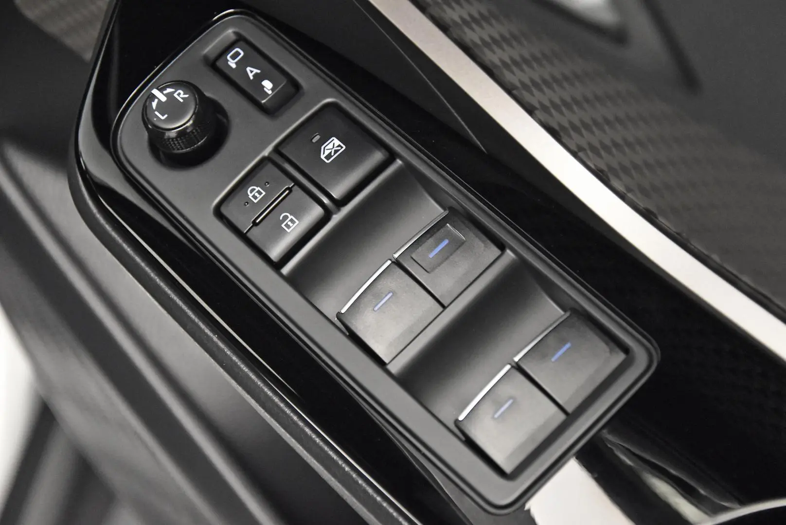 2023 Toyota C-HR Gallery Image 10