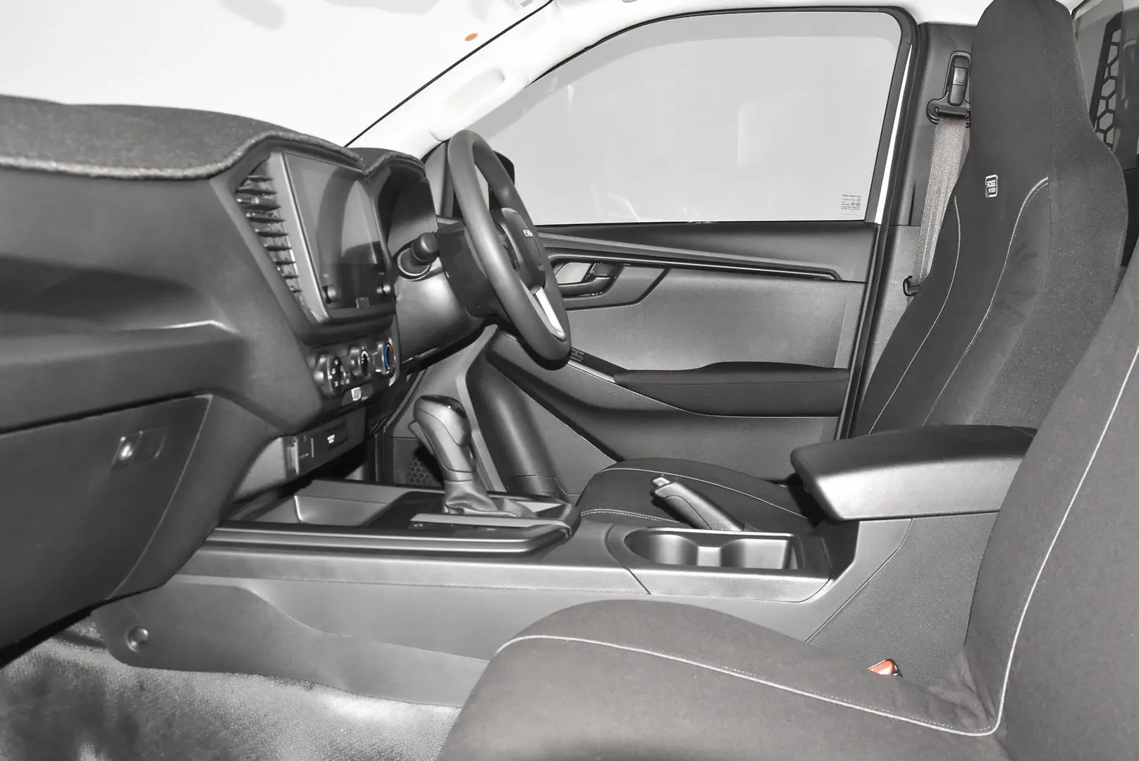 2025 Isuzu D-MAX Gallery Image 15