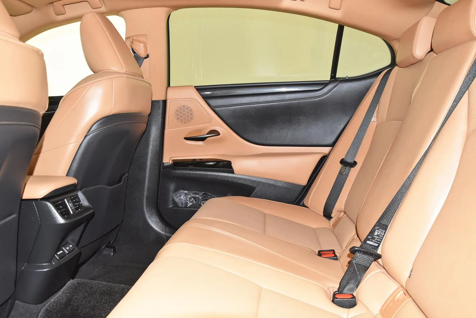 2022 Lexus ES Gallery Image 18