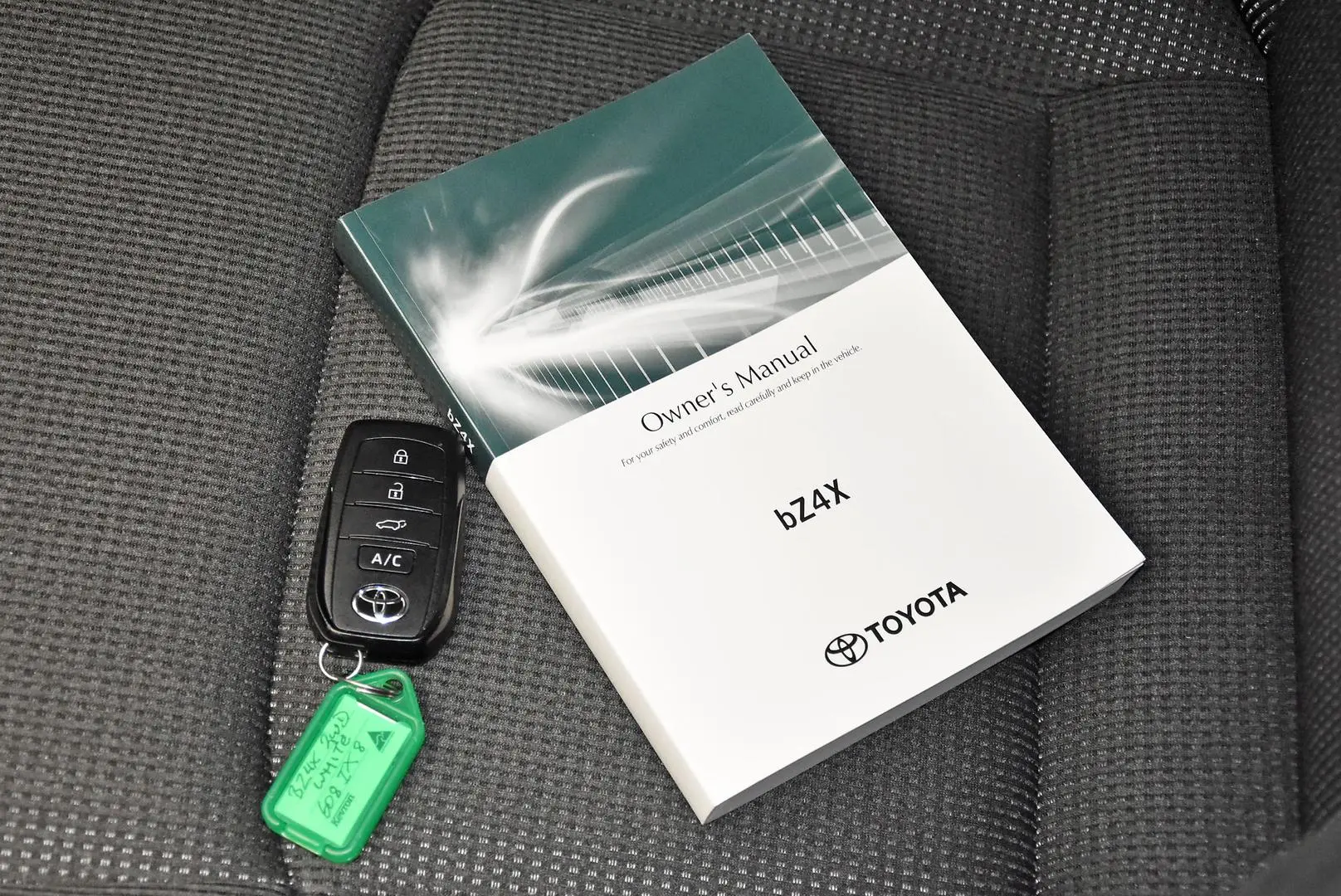 2024 Toyota bZ4X Gallery Image 19