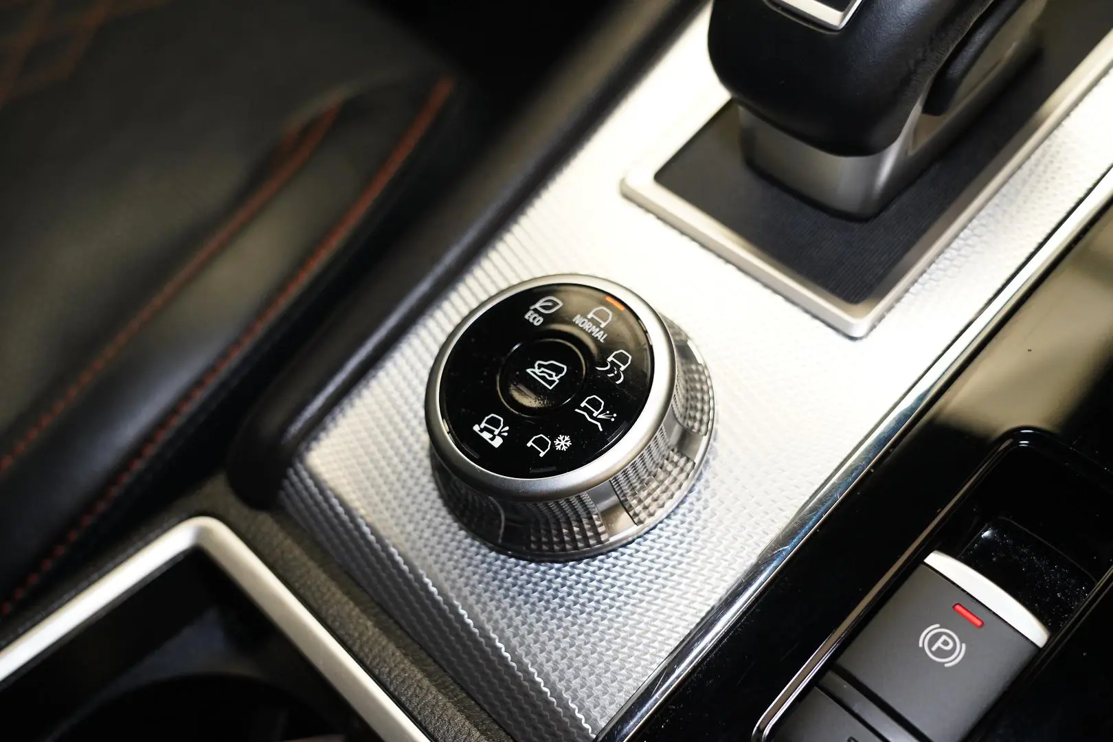 2023 Mitsubishi Outlander Gallery Image 16