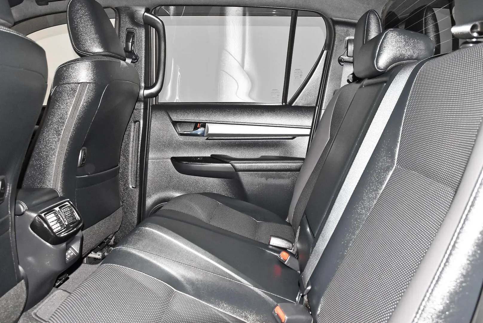 2024 Toyota Hilux Gallery Image 19